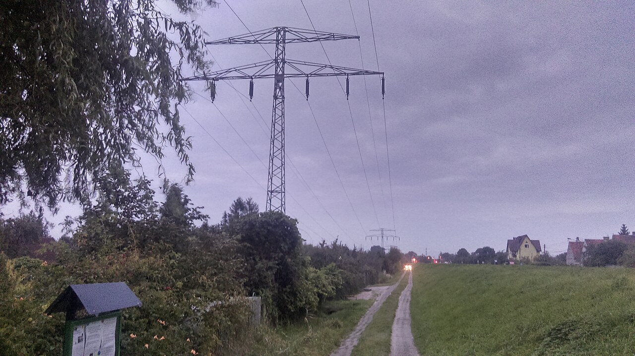 Overhead power lines and conductors